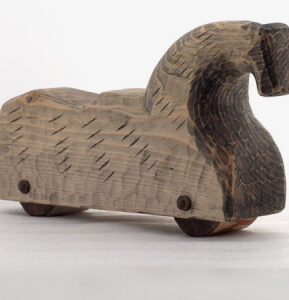 Конь-на катках