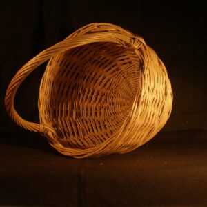 Корзина из ивовой лозы круглая